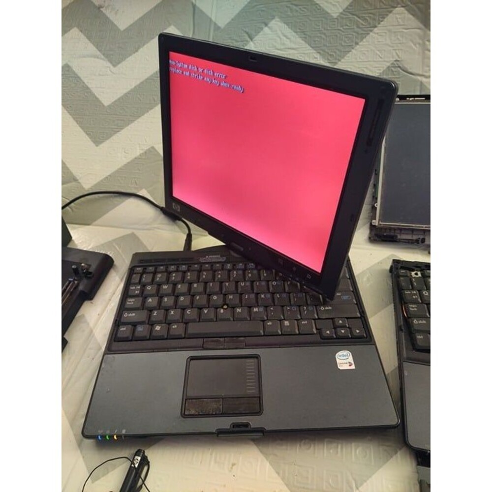 HP Compaq tc4400 2-in-1 Tablet Laptop, Docking Station, Another HP Tc4200 Parts - Picture 11 of 12
